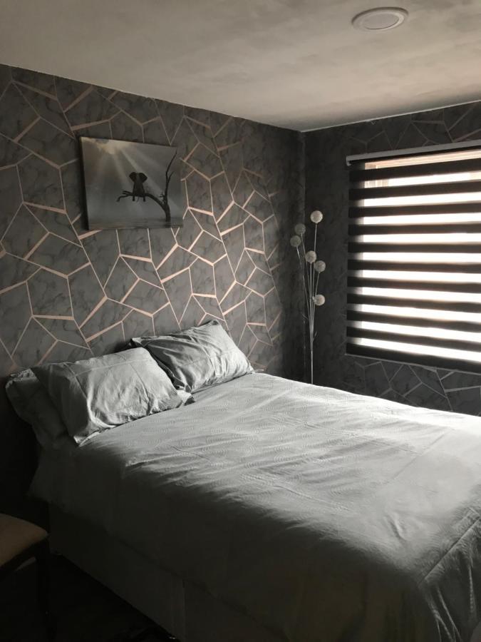 Double Room Next To Burnham Elizabeth Line Station Slough Kültér fotó