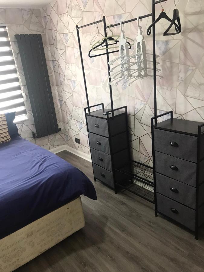Double Room Next To Burnham Elizabeth Line Station Slough Kültér fotó